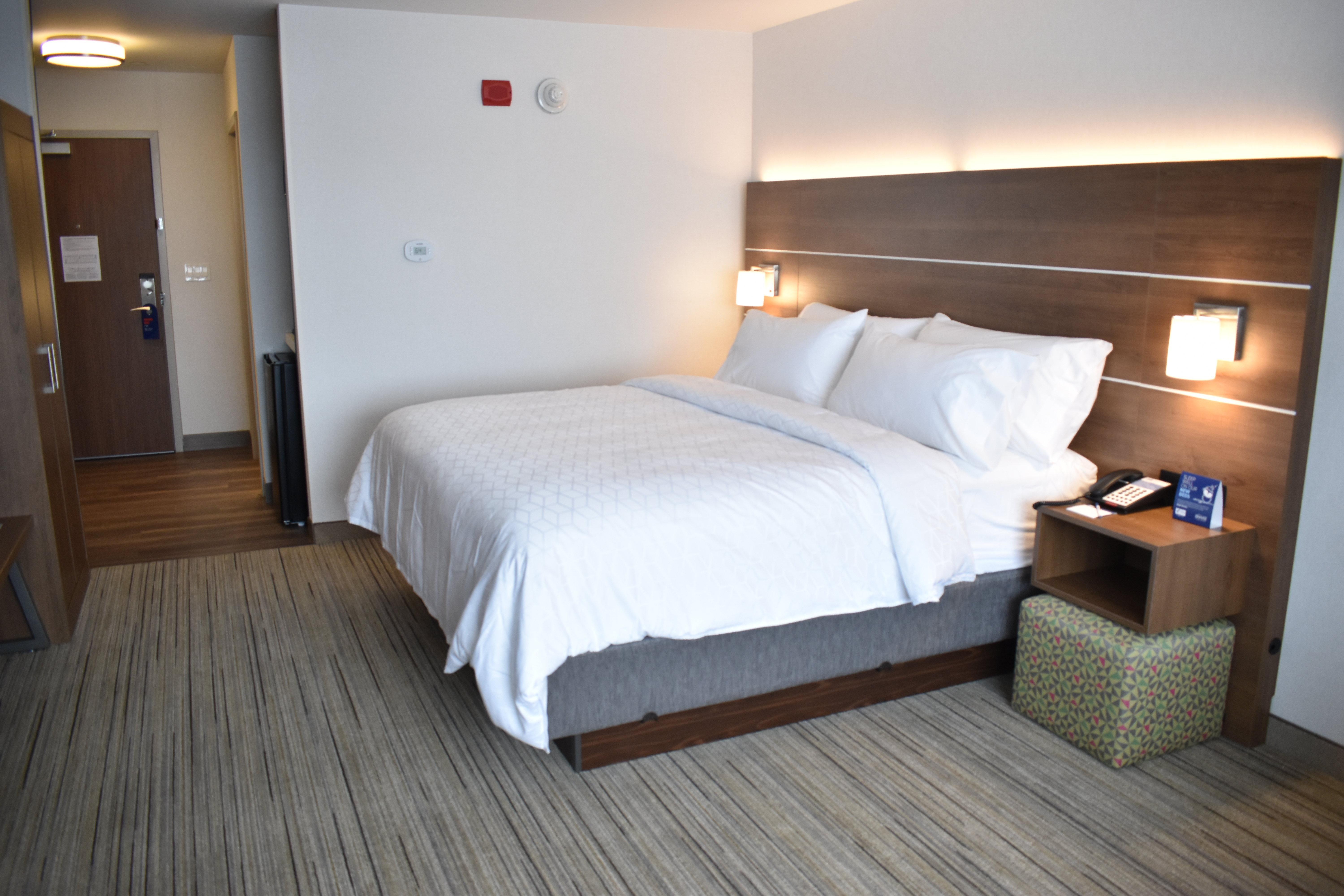 Holiday Inn Express & Suites - Boston South - Randolph By Ihg Экстерьер фото