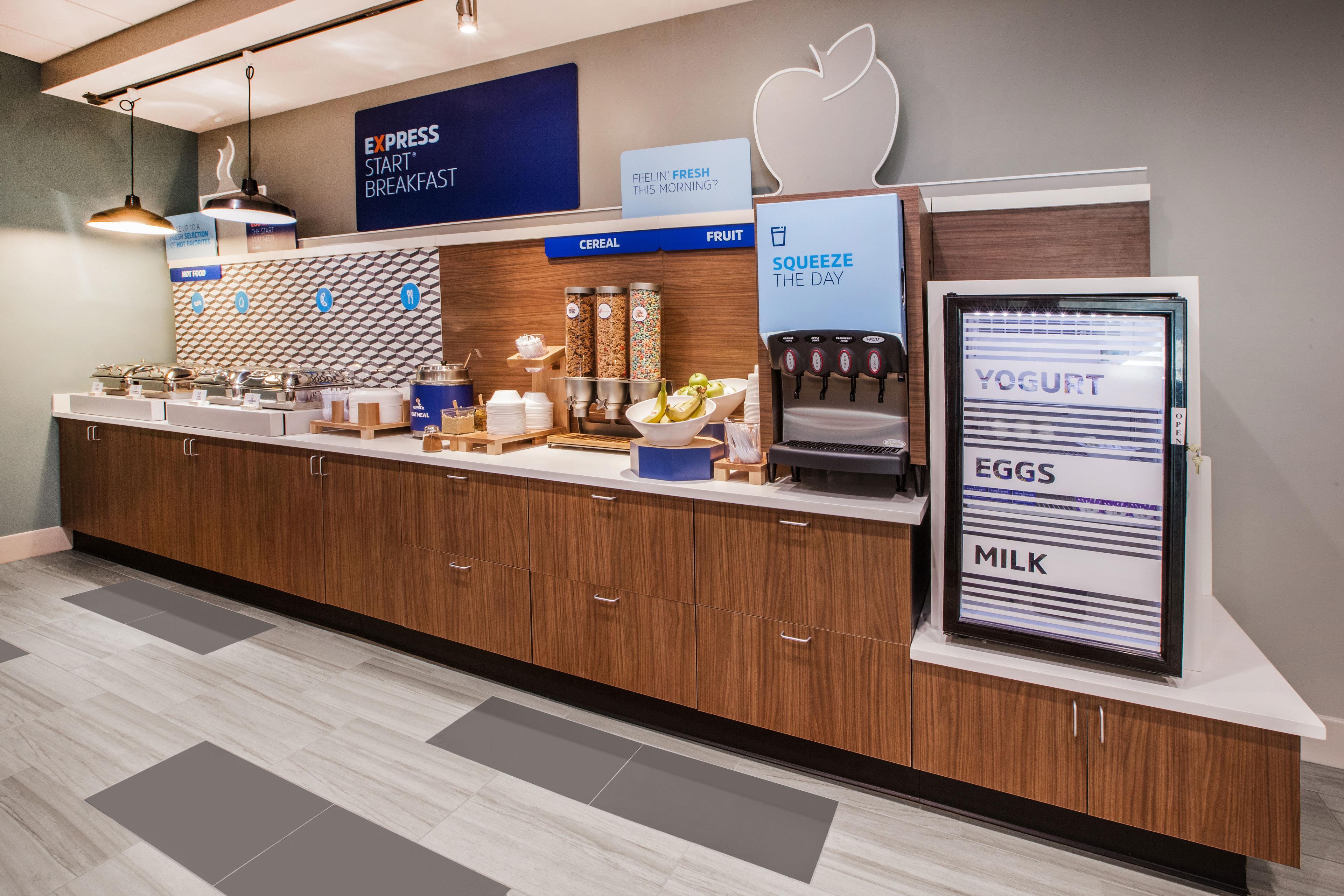 Holiday Inn Express & Suites - Boston South - Randolph By Ihg Экстерьер фото