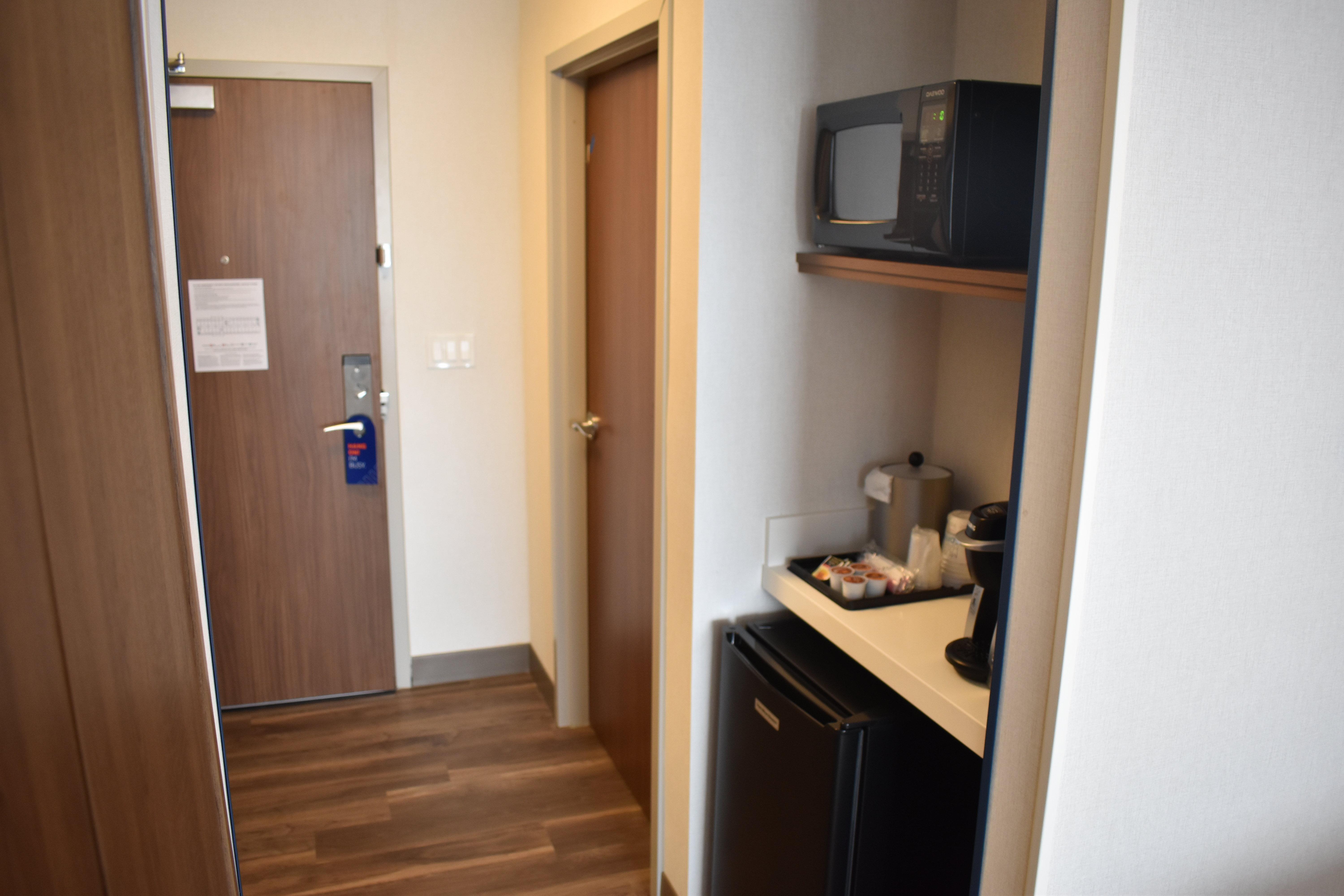 Holiday Inn Express & Suites - Boston South - Randolph By Ihg Экстерьер фото