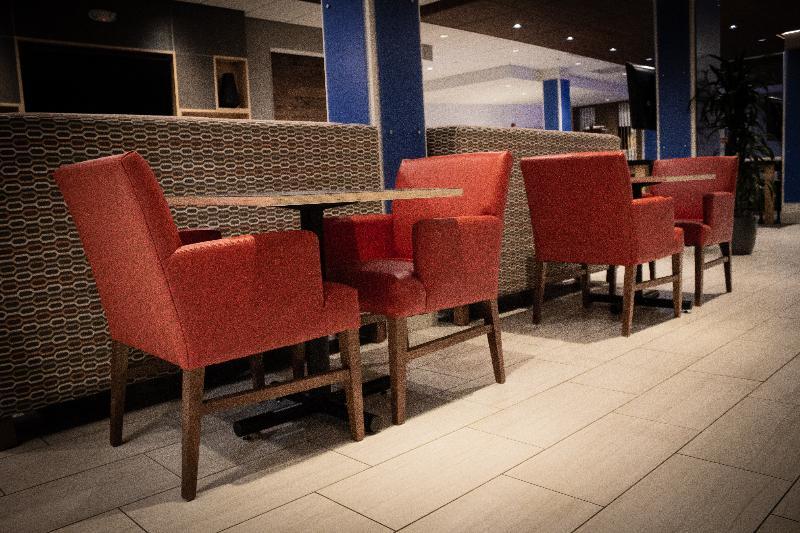 Holiday Inn Express & Suites - Boston South - Randolph By Ihg Экстерьер фото